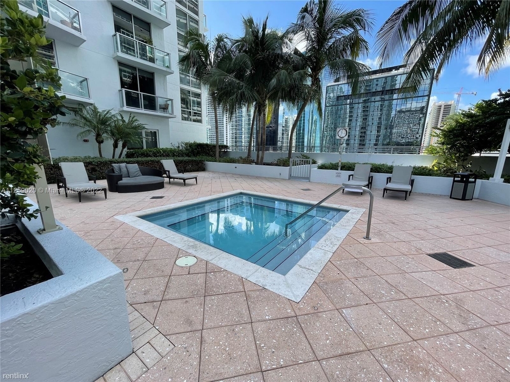 1060 Brickell Ave Apt 3407 - Photo 15