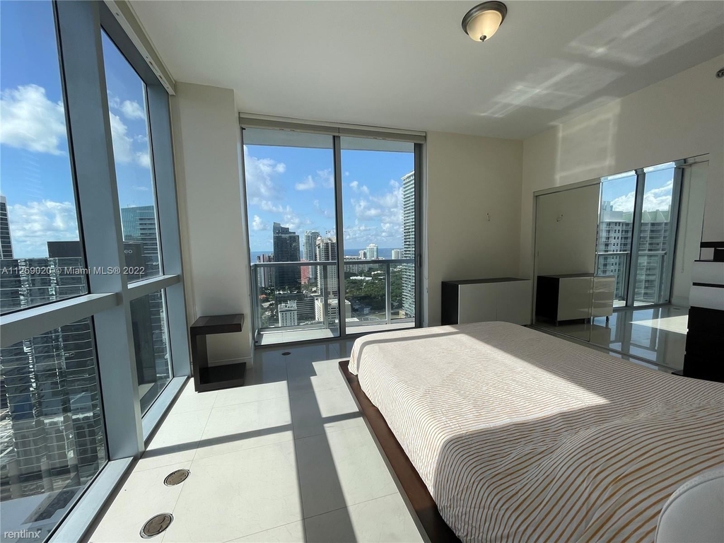 1060 Brickell Ave Apt 3407 - Photo 18