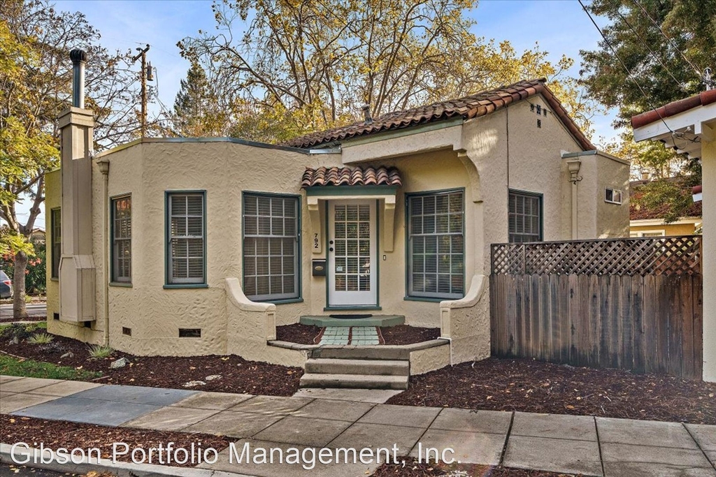 792 Palo Alto Ave. - Photo 1