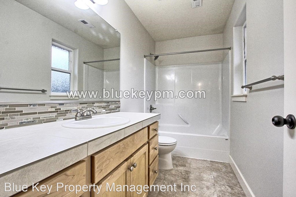 8814 N. Curtis Avenue - Photo 11