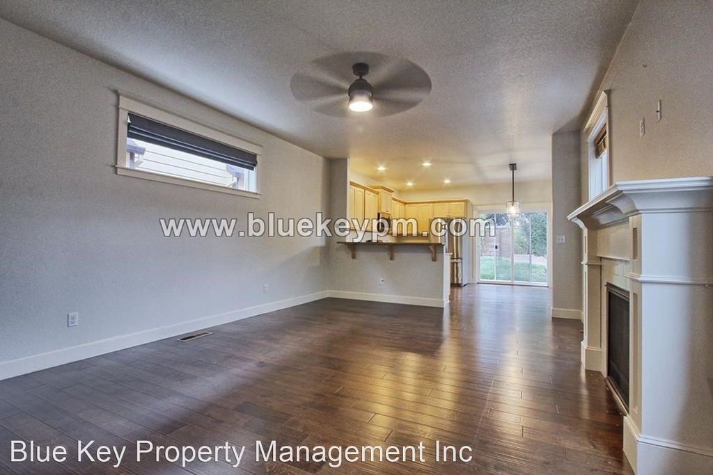 8814 N. Curtis Avenue - Photo 2