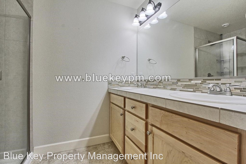 8814 N. Curtis Avenue - Photo 8