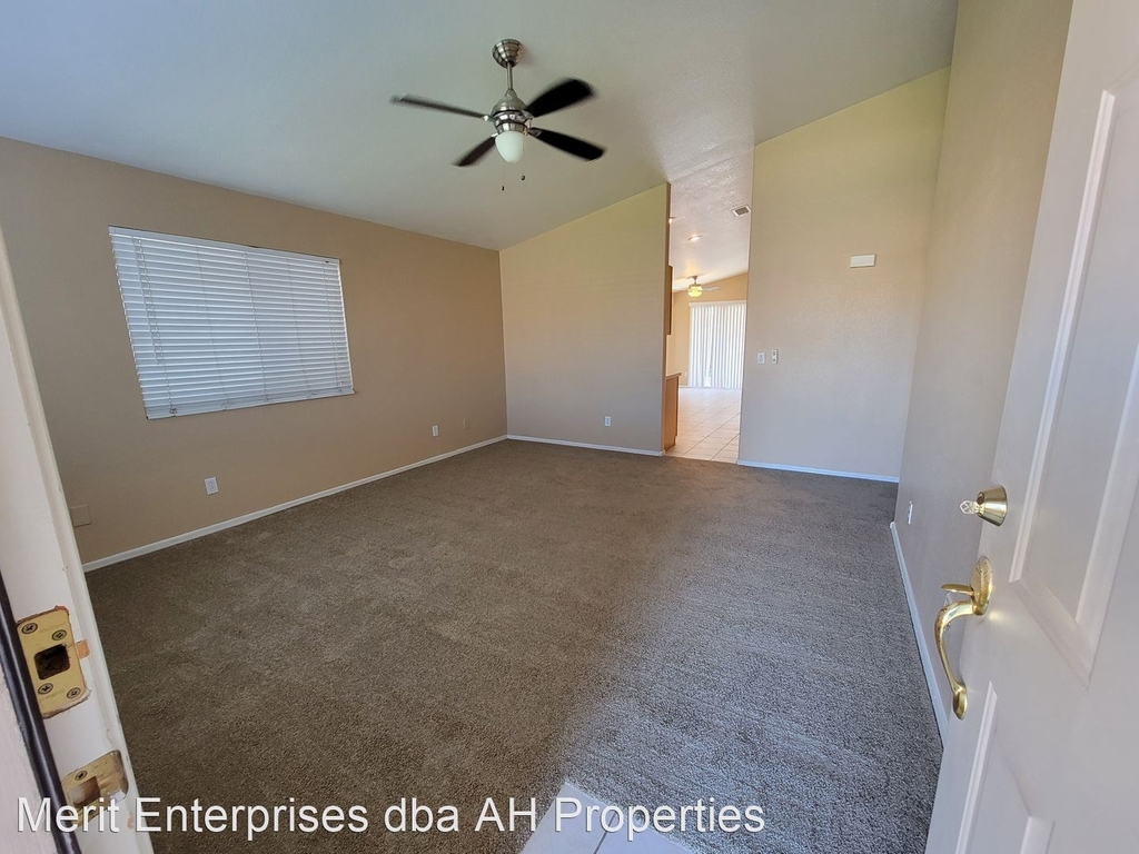 7405 W Eugie Ave - Photo 2