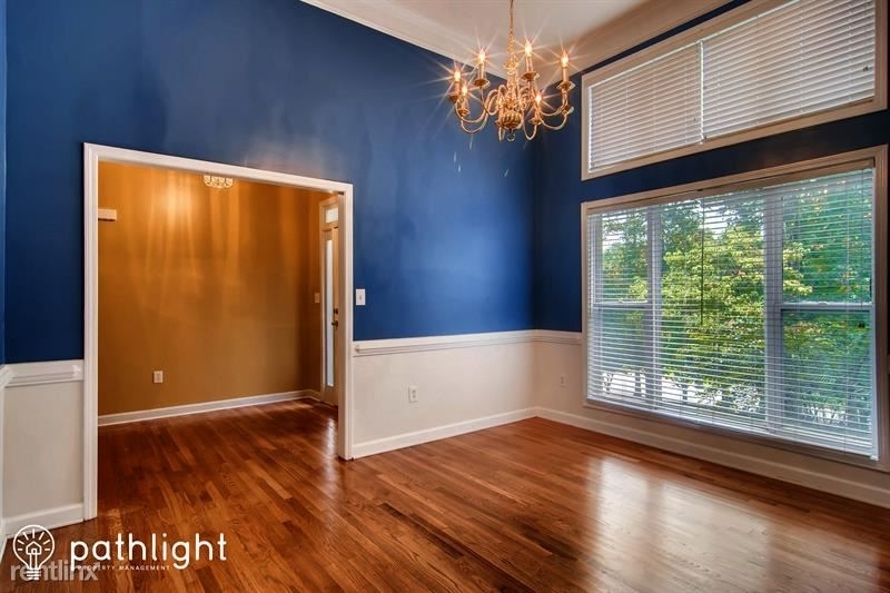 726 Forestglen Drive - Photo 2