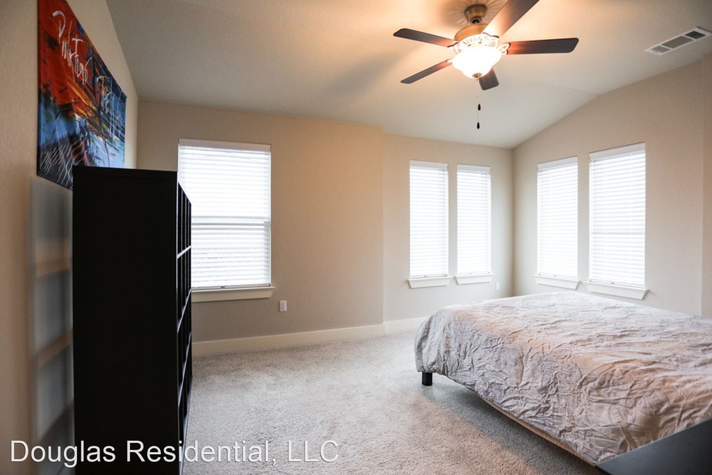 2015 Dinsdale Ln #300c - Photo 16