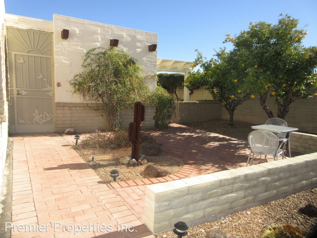 845 W La Calandria - Photo 2