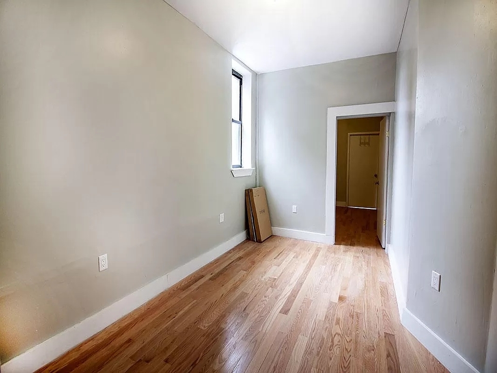 884 Flushing Avenue - Photo 6