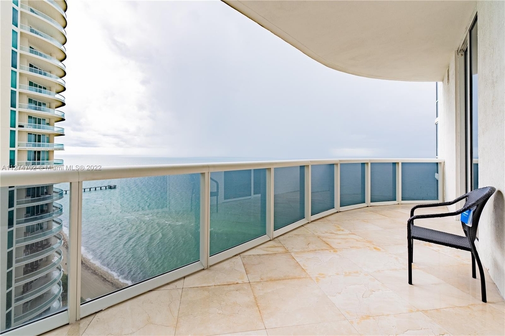 16001 Collins Ave - Photo 30