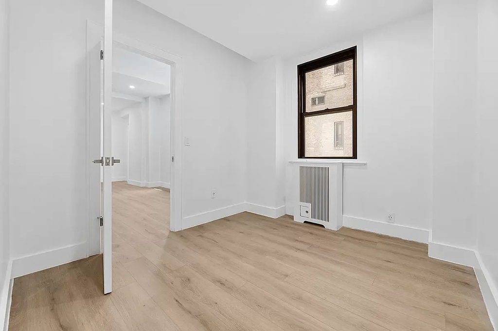 138 East 38th Street - Photo 4