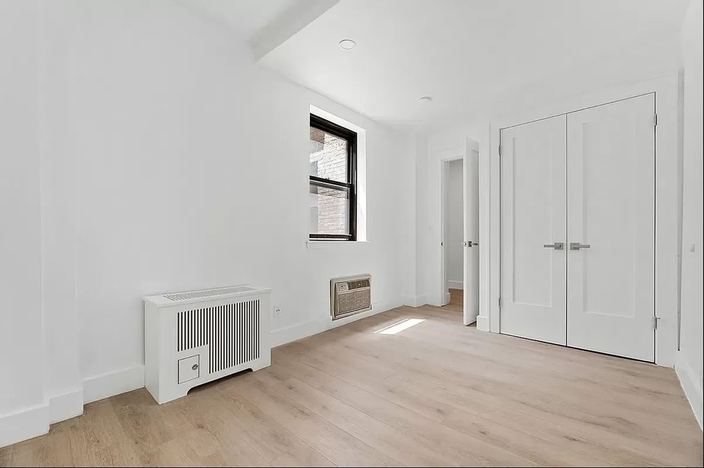 138 East 38th Street - Photo 2