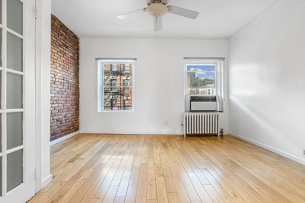 182 Bleecker Street - Photo 2