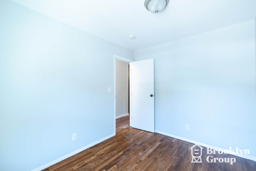 199 Tompkins Avenue - Photo 10