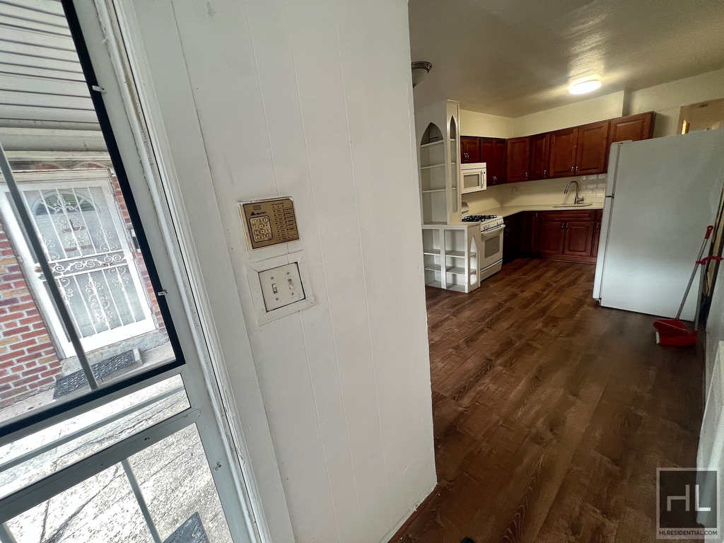 1505 East 98 Street - Photo 9