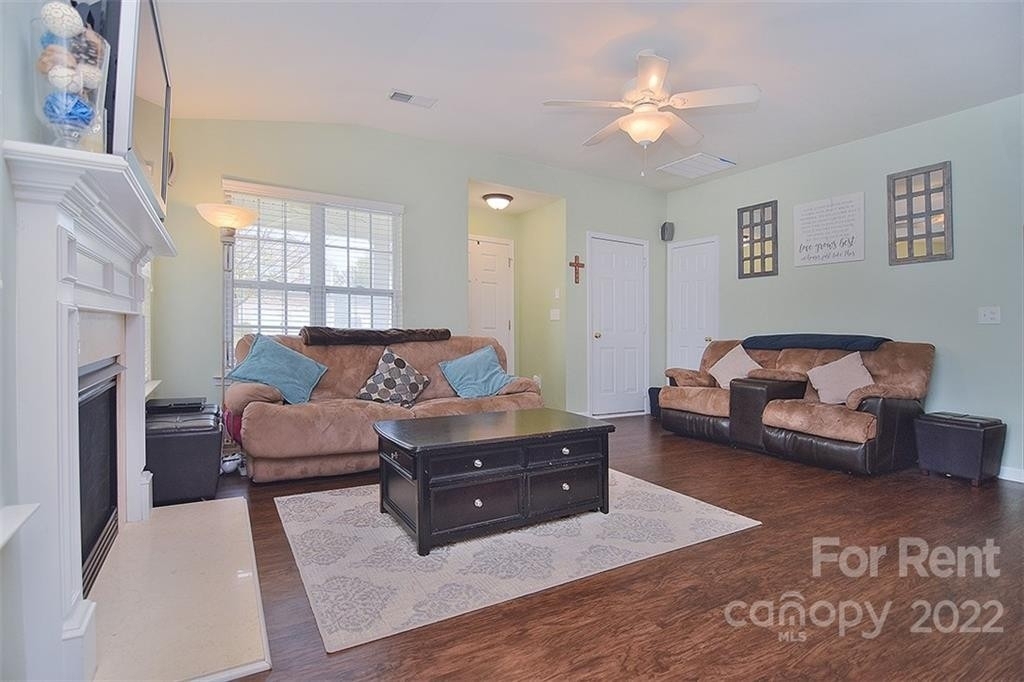10802 Traders Court - Photo 1