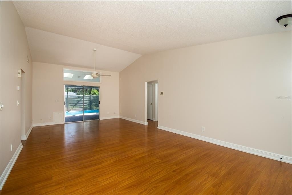 1055 Main Street - Photo 10