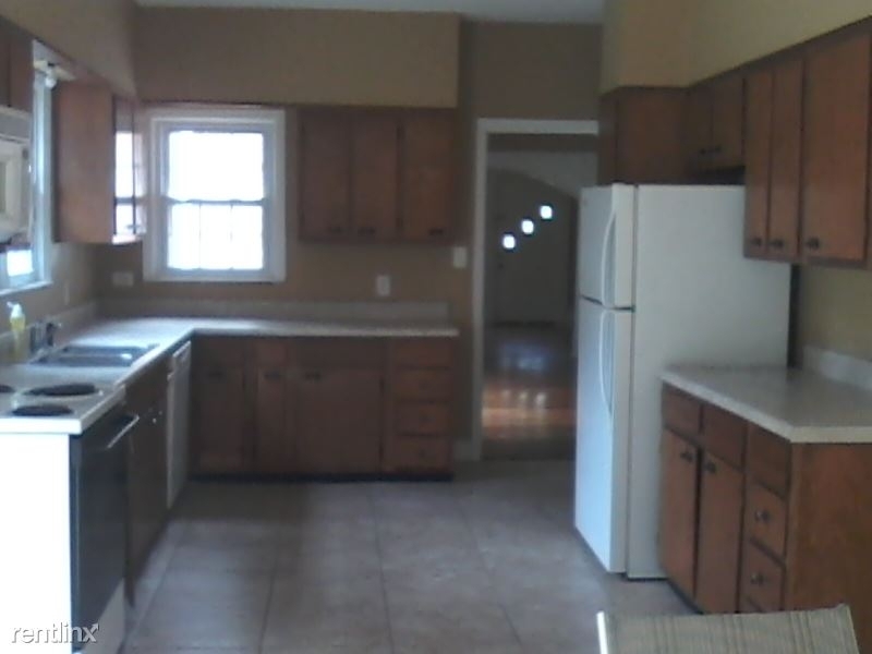 235 Bryan St 6 - Photo 2