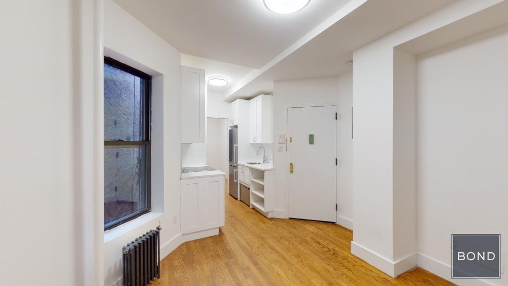 588 Amsterdam Avenue - Photo 2