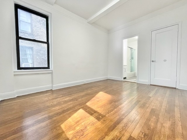 East 46th Street - Photo 5