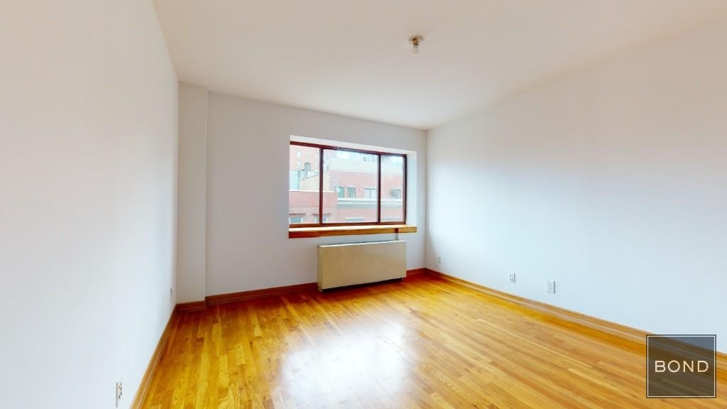 E.3rd St & Ave C   3bed/2bath - Photo 1