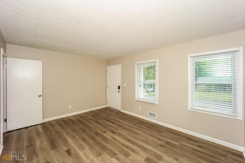 5348 The Savoy Street - Photo 2