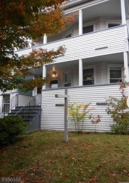 15 Caroline Ave - Photo 0