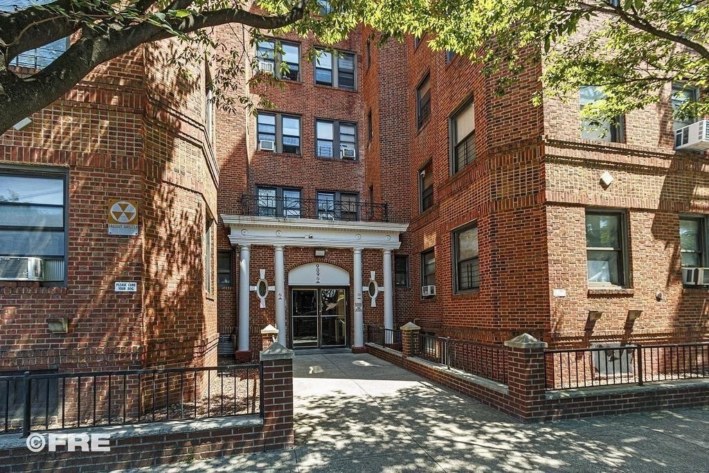 909 East 29th Street - Photo 1
