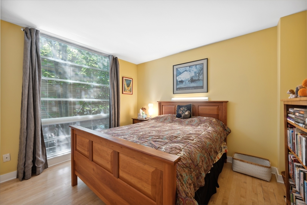 1401 W Berteau Avenue - Photo 8