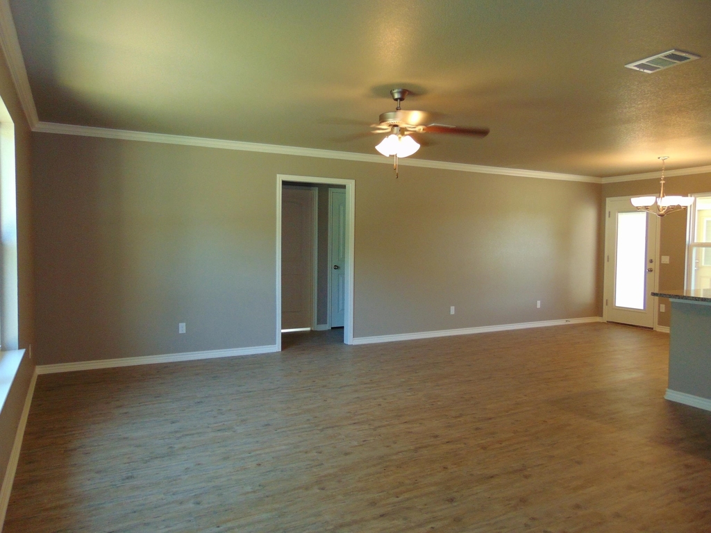 800 E Pecan - Photo 1