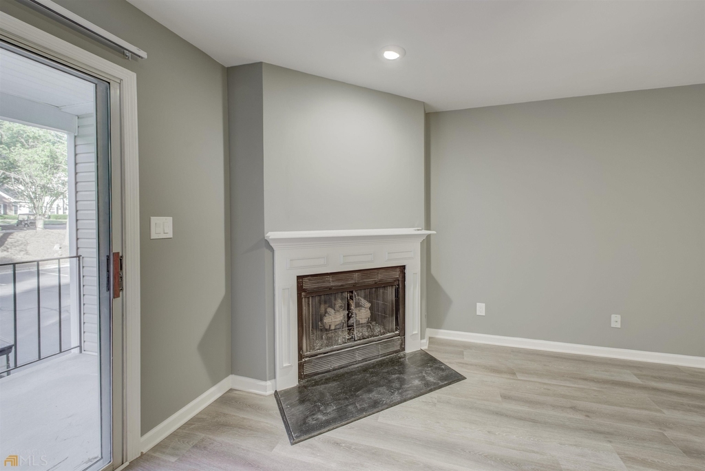 1025 Ridgefield - Photo 6