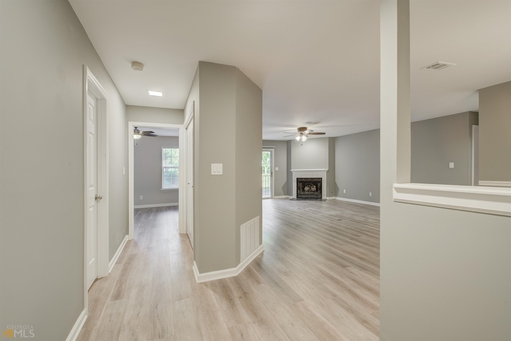 1025 Ridgefield - Photo 11