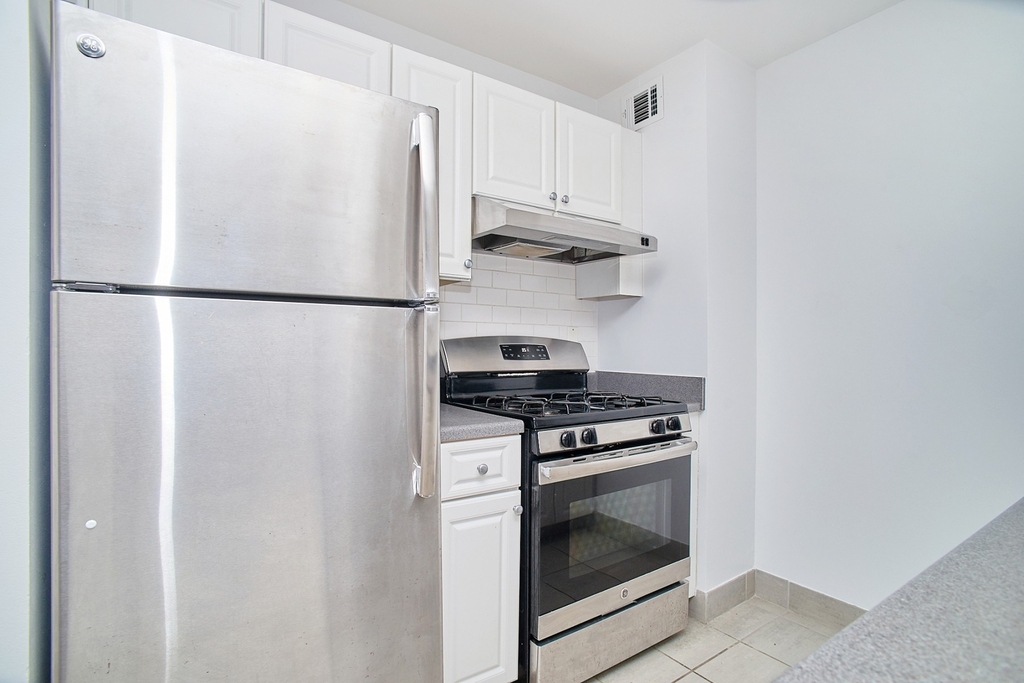 304 W 117th St - Photo 4