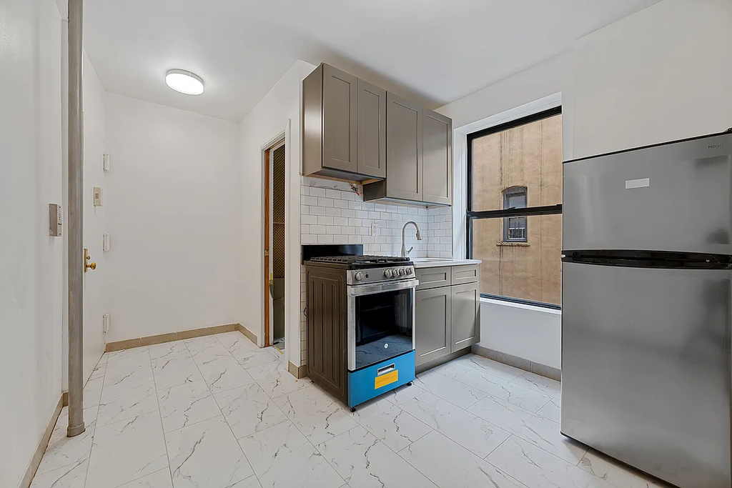 424 East 116th Street - Photo 4