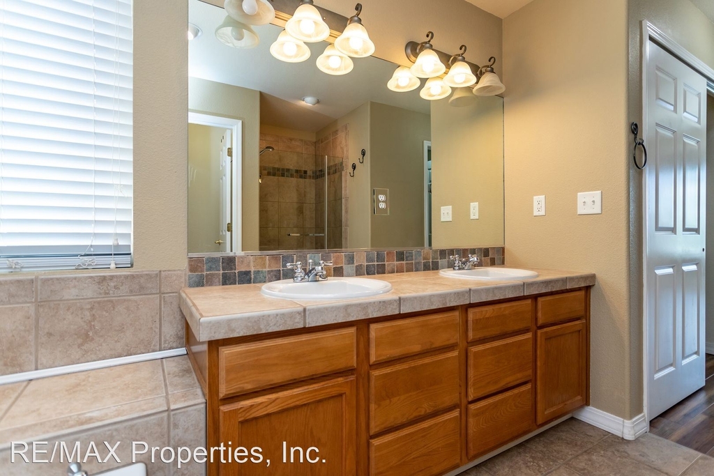 2085 Coldstone Way - Photo 20