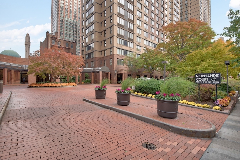 225 East 95th Street - Photo 12