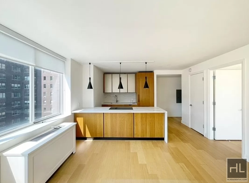 East 54th Street - Photo 3