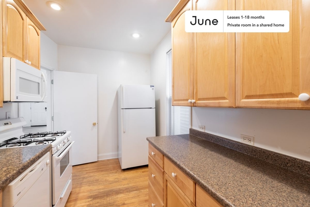 1426 N Greenview Avenue - Photo 18