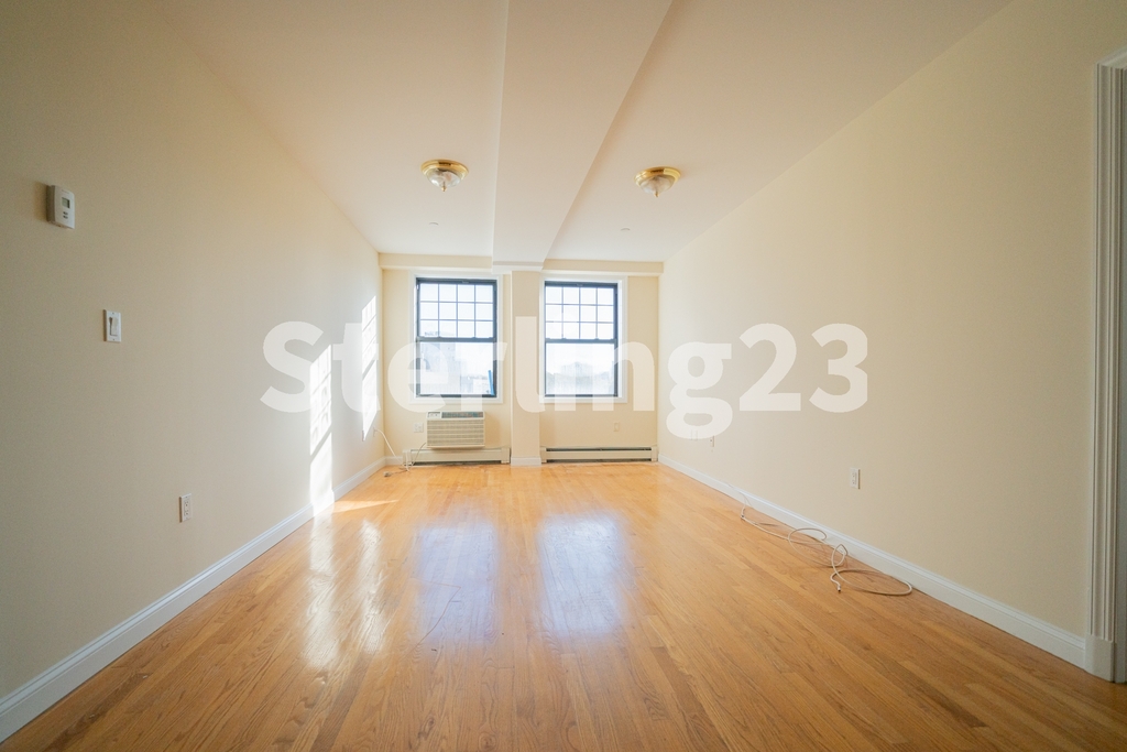 14-31 Astoria Boulevard - Photo 17