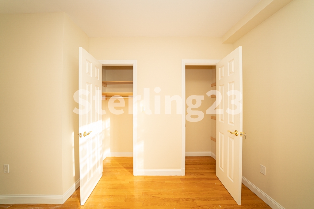 14-31 Astoria Boulevard - Photo 11