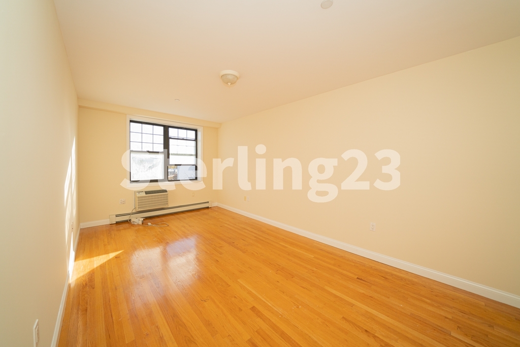 14-31 Astoria Boulevard - Photo 5