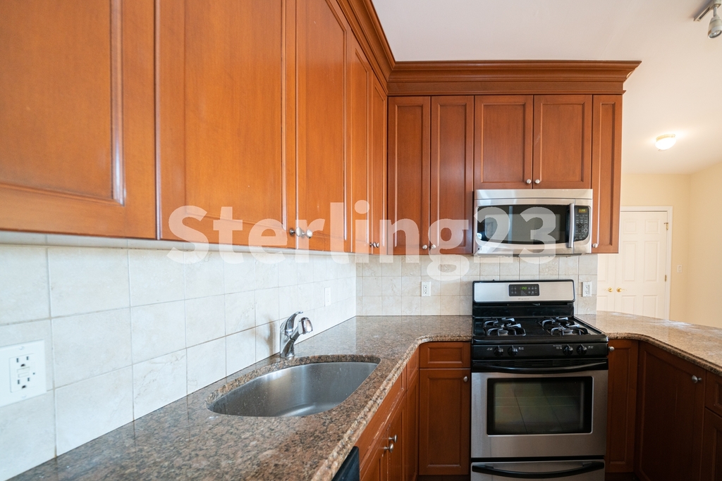 14-31 Astoria Boulevard - Photo 14