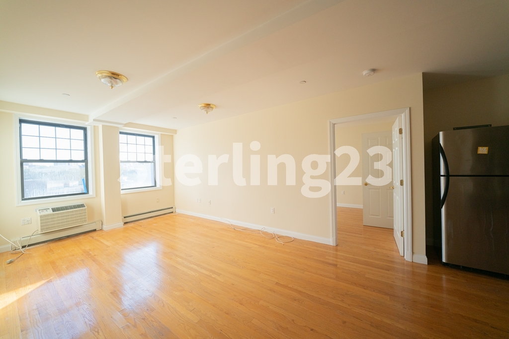 14-31 Astoria Boulevard - Photo 1