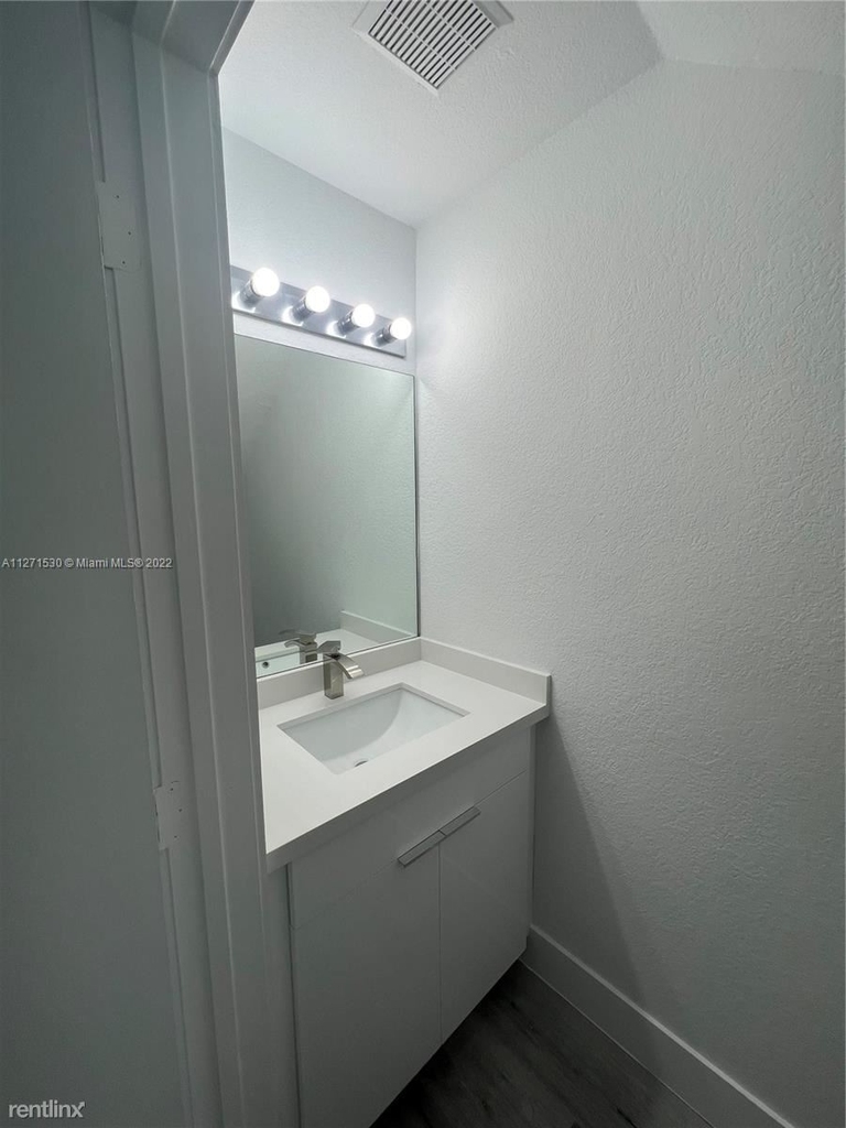 2054 Ne 167th St # 3-122 - Photo 5