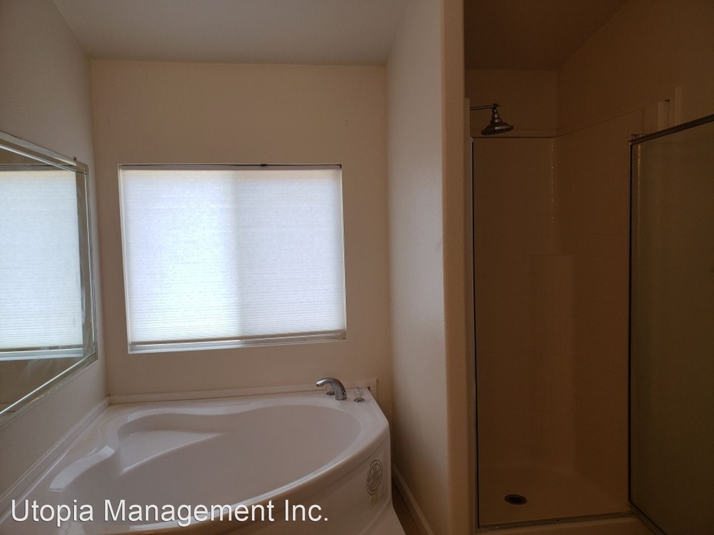 2384 Heinemann Dr. - Photo 6