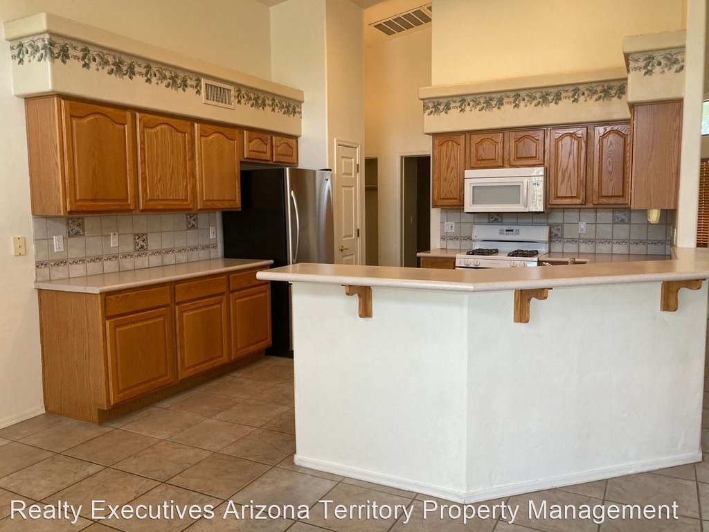 3121 W. Painted Hills Ranch Ct - Photo 2