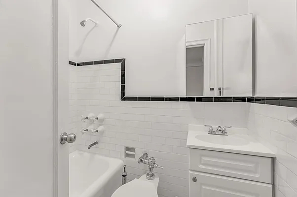 208 West 23rd Street - Photo 3