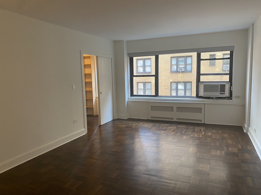 412 East 55th Street - Photo 6