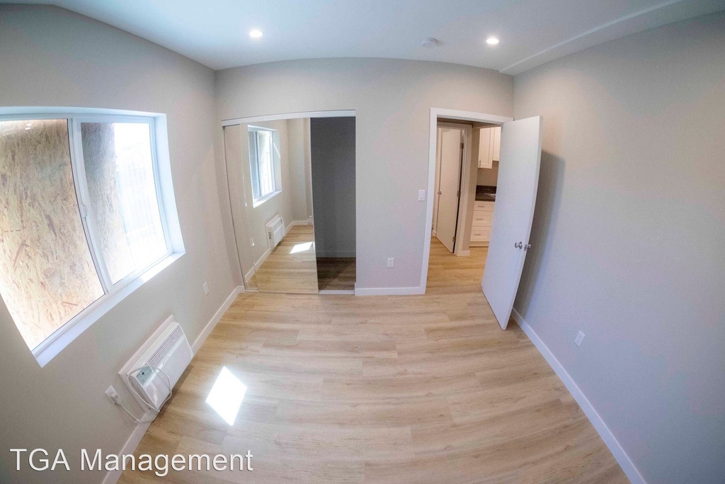 4270 West 4th Street - Photo 3