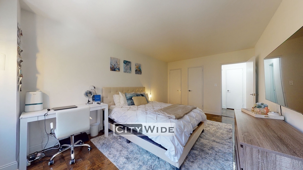 165 East 35th Street - Photo 6