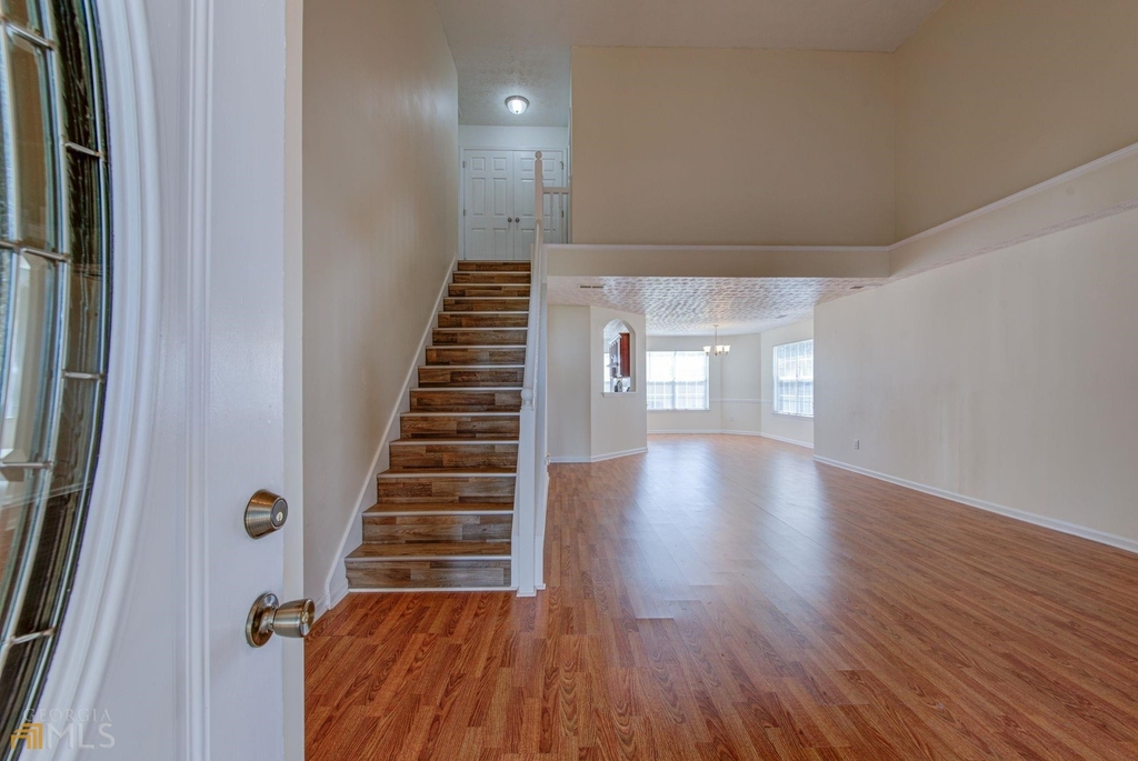 285 Vaness Drive - Photo 1