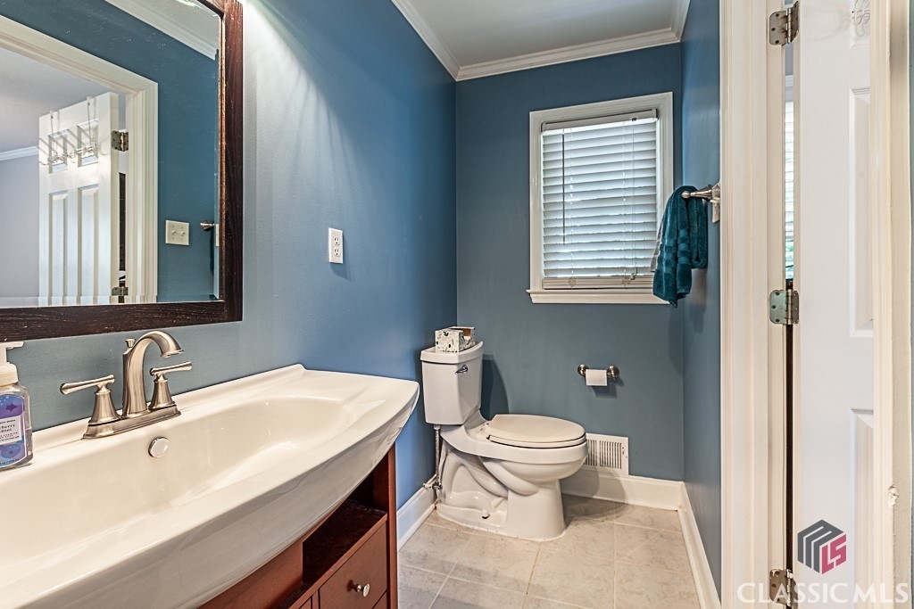 560 Greencrest Drive - Photo 32